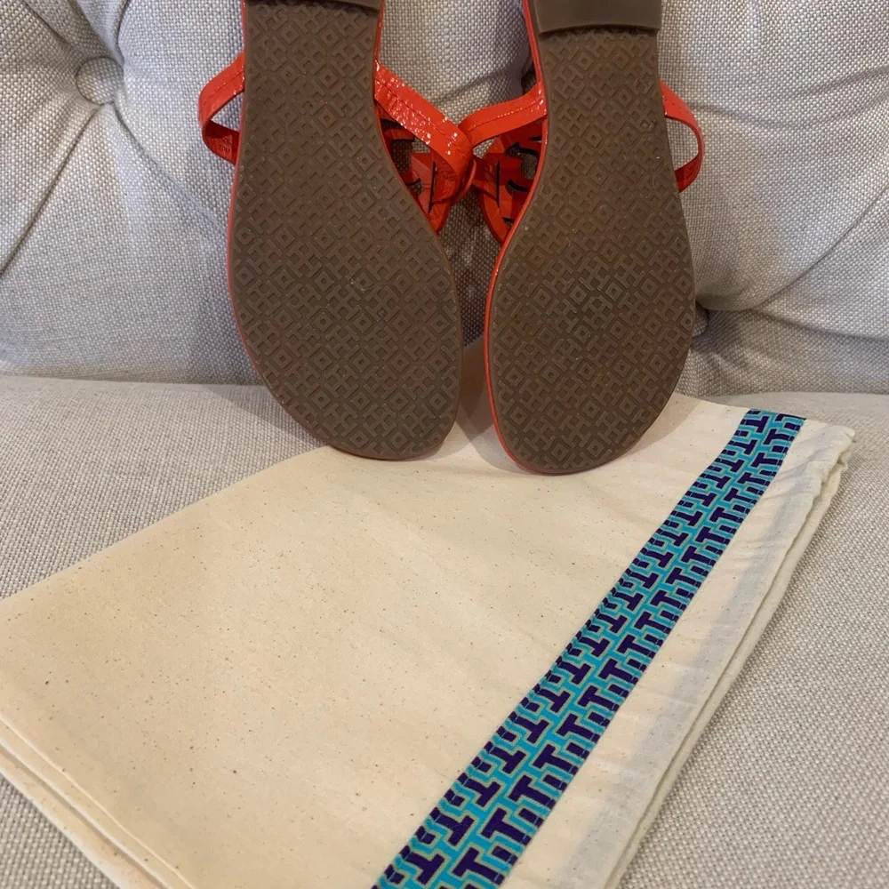 Tory Burch MILLER PATENT SANDAL - Picture 9 of 10